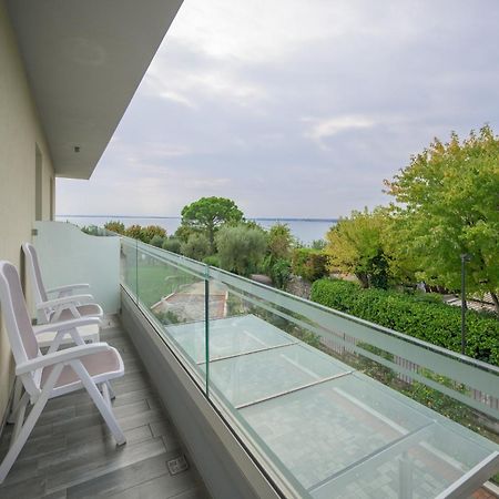 Moniga del Garda Hotel Villa Paradiso Suite מראה חיצוני תמונה