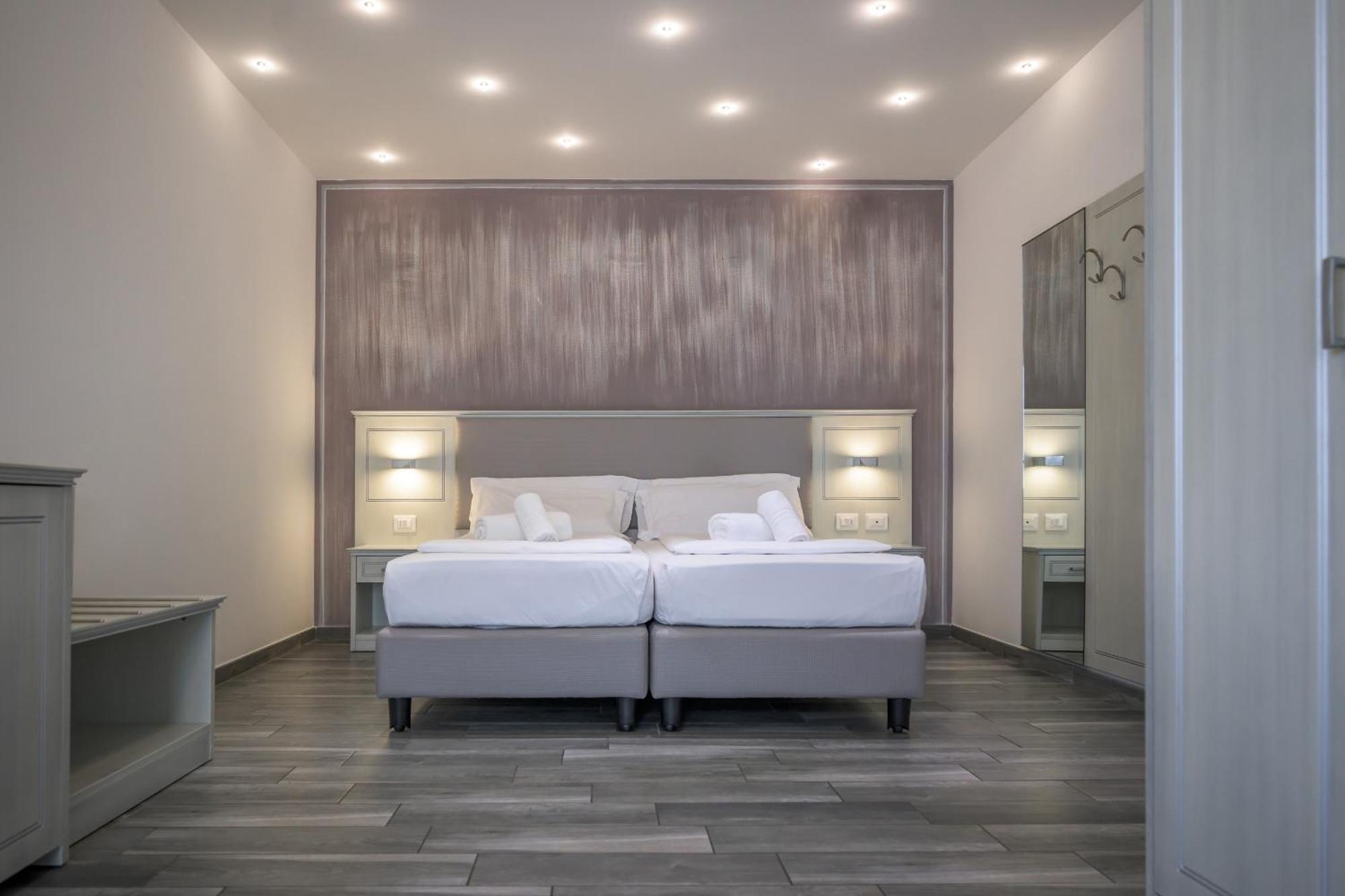 Moniga del Garda Hotel Villa Paradiso Suite מראה חיצוני תמונה