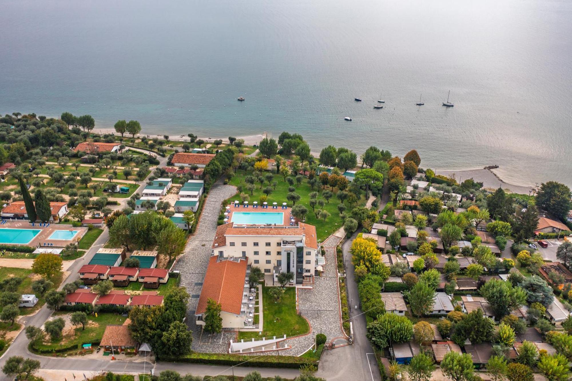 Moniga del Garda Hotel Villa Paradiso Suite מראה חיצוני תמונה