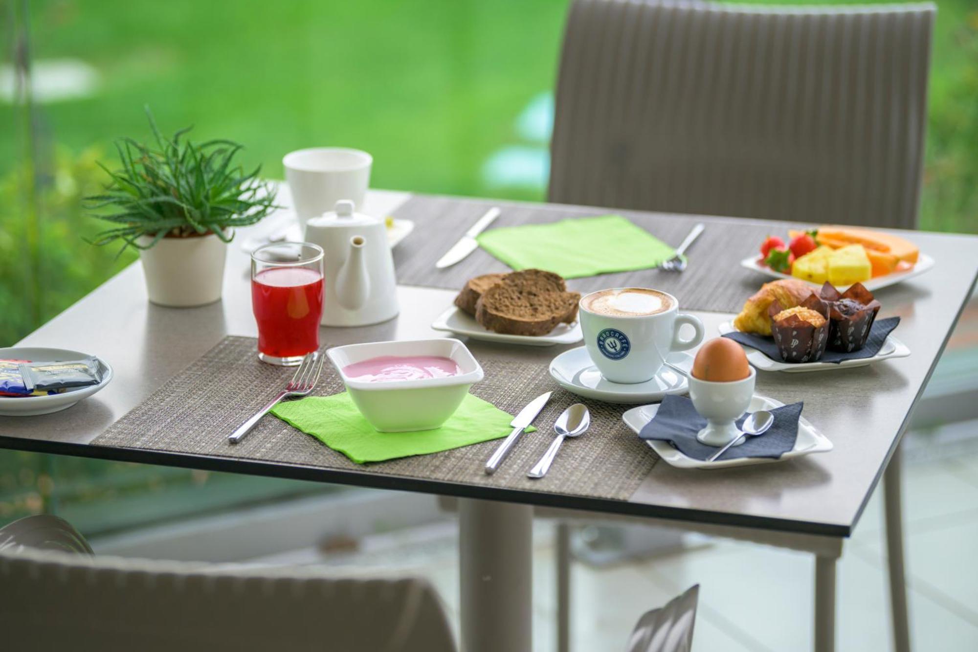 Moniga del Garda Hotel Villa Paradiso Suite מראה חיצוני תמונה