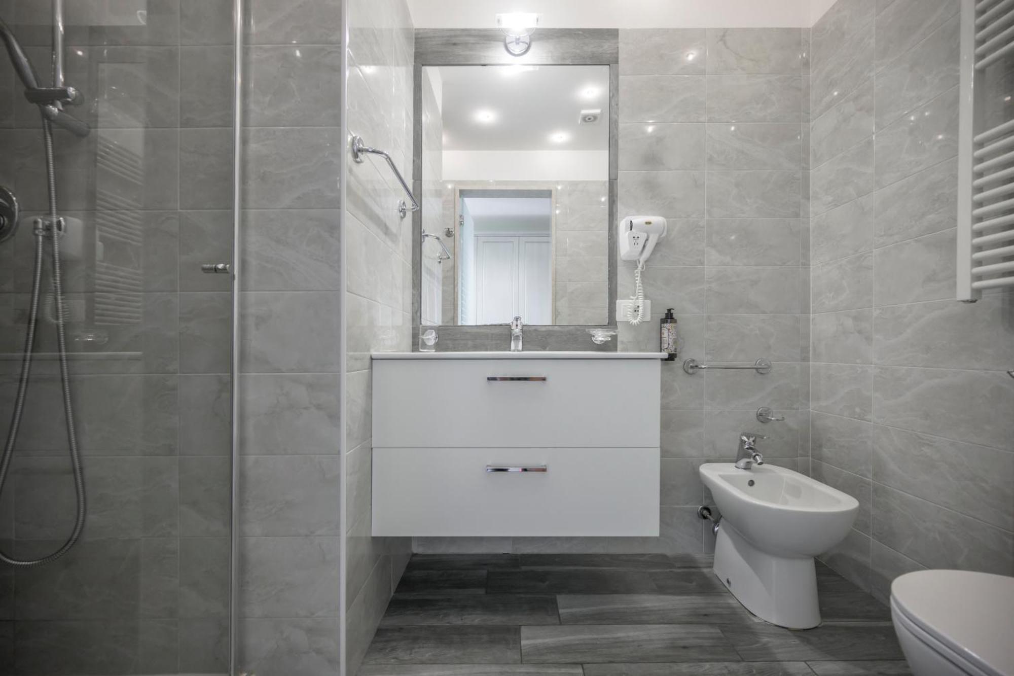 Moniga del Garda Hotel Villa Paradiso Suite מראה חיצוני תמונה