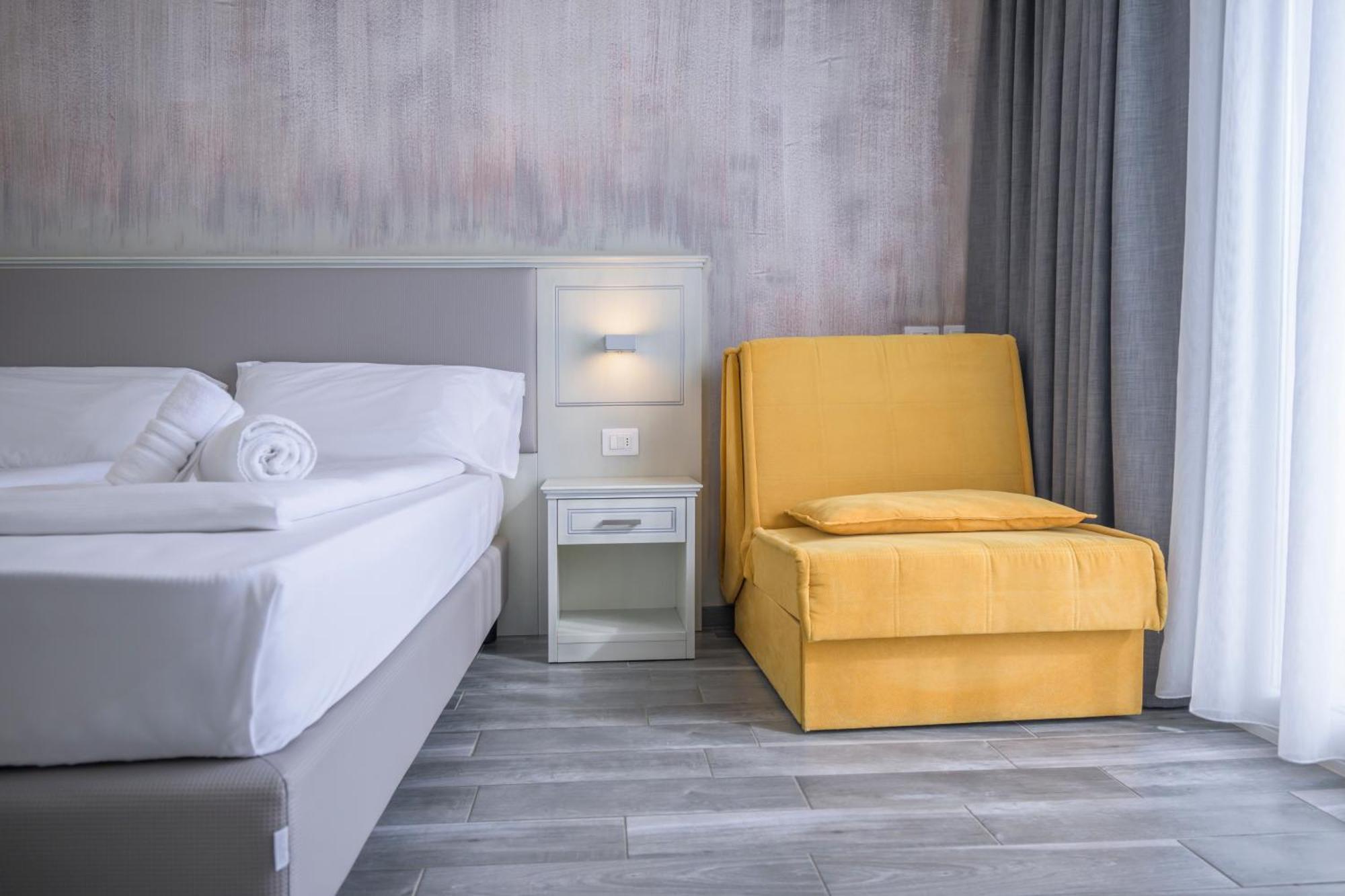 Moniga del Garda Hotel Villa Paradiso Suite מראה חיצוני תמונה