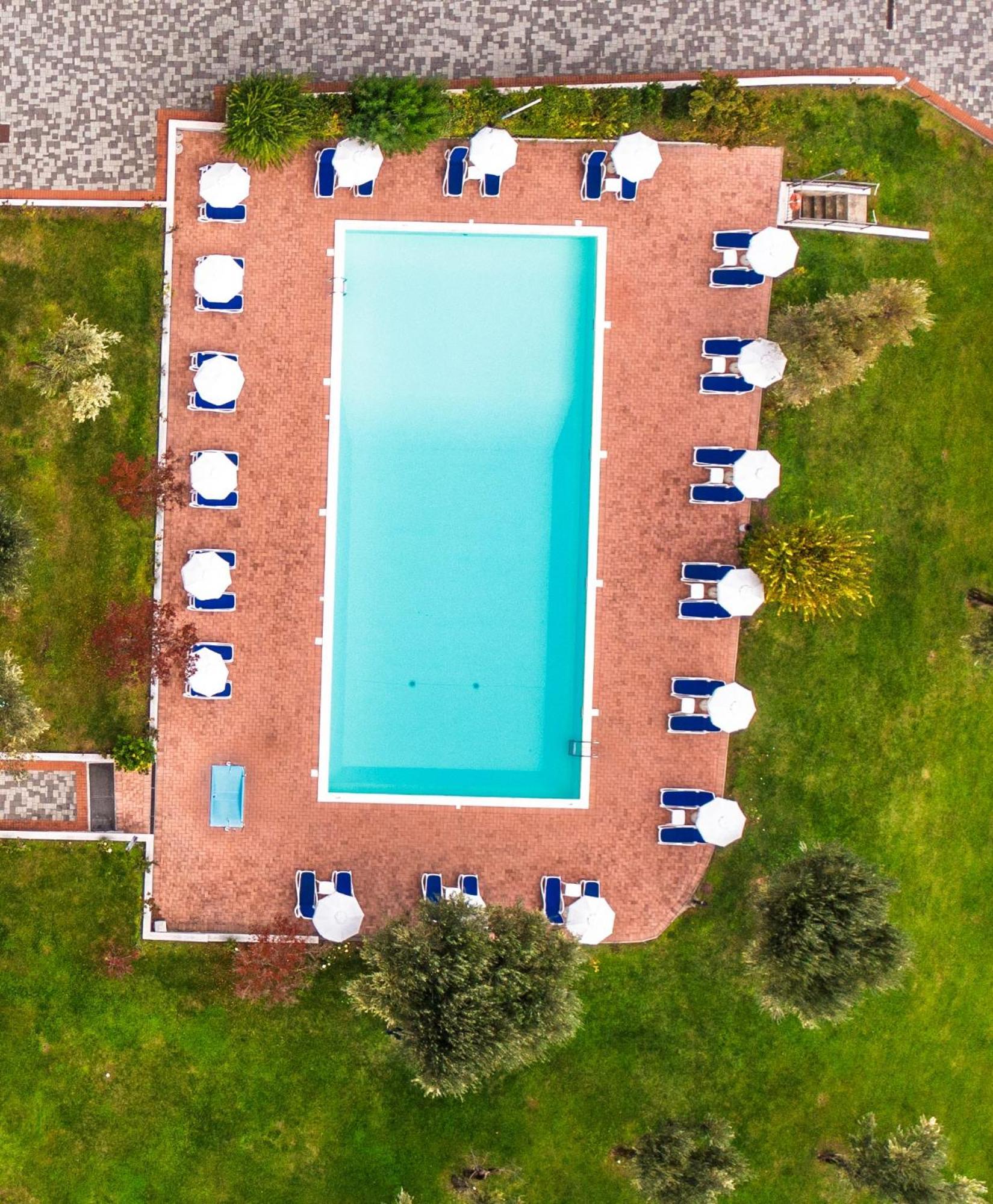 Moniga del Garda Hotel Villa Paradiso Suite מראה חיצוני תמונה