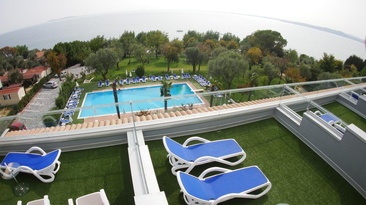 Moniga del Garda Front Lake Hotel Villa Paradiso Suite מראה חיצוני תמונה