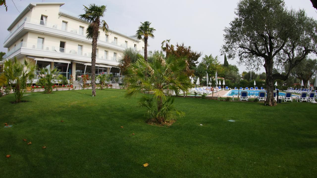 Moniga del Garda Front Lake Hotel Villa Paradiso Suite מראה חיצוני תמונה